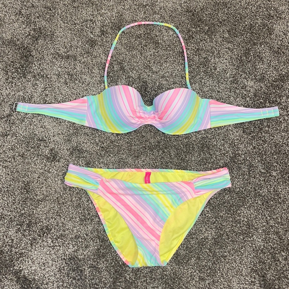 Victoria’s Secret swim suit. Like new. Perfect condition.